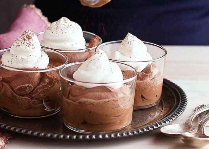 Homemade Chocolate Mousse with Cocoa Powder