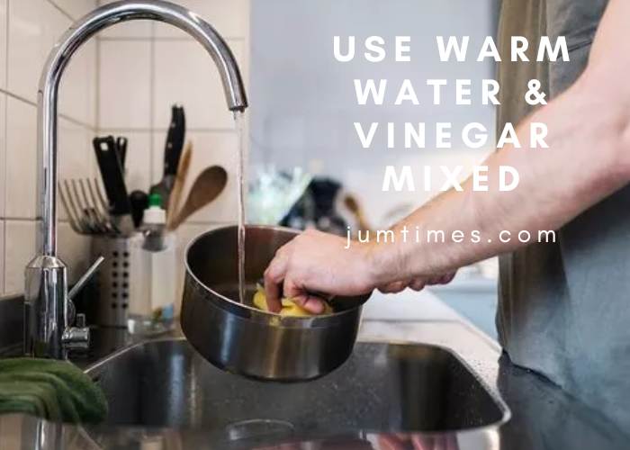 Use Warm Water & Vinegar Mixed to Clean Cookware